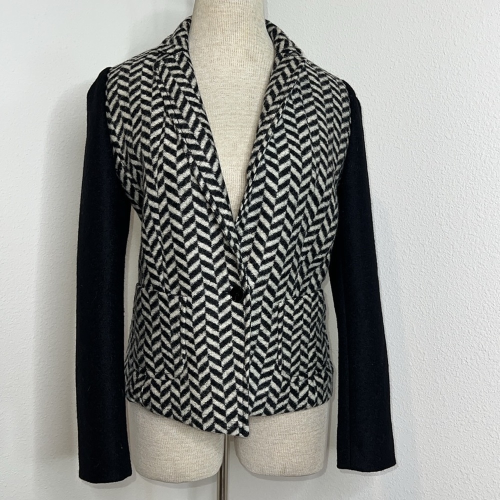 🔹 MARELLA Wool Chevron Blazer